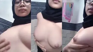 Gadis Jilbab Pamer Tubuh Polos Depan Kamera